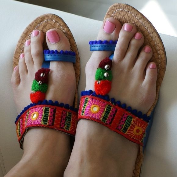 NWOT Pom Pom Bohemian Sandals - Picture 3 of 3